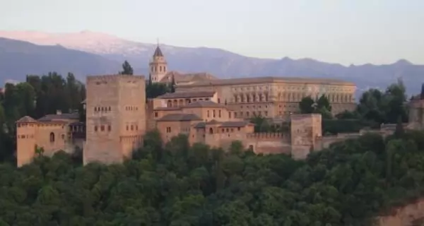 La Alhambra de Granada, s�mbolo del arte isl�mico y Patrimonio de la Humanidad.