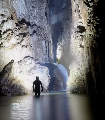 Curso de aguas, Cueva de Valporquero