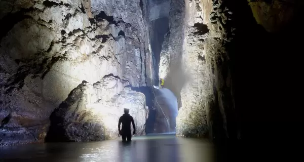 Curso de aguas, Cueva de Valporquero