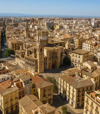 Vista panor�mica del Casco Antiguo de Valencia, con la Catedral en el centro.