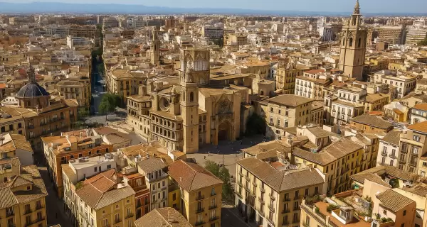 Vista panor�mica del Casco Antiguo de Valencia, con la Catedral en el centro.