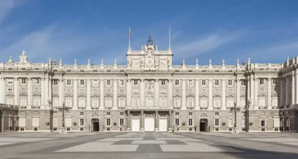 Fachada principal del Palacio Real de Madrid, frente a la Plaza de Oriente.