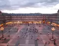 Vista panor�mica de la Plaza Mayor de Madrid con el monumento a Felipe III en el centro.
