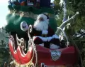 Disney se transforma en Navidad con desfiles, luces y decoraciones espectaculares que hacen brillar a�n m�s la magia.