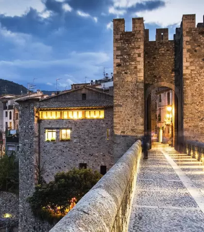 Besal�, en Catalu�a, uno de los pueblos m�s encantadores para una escapada corta.