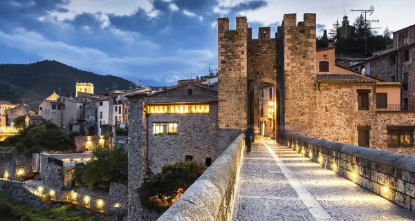 Besal�, en Catalu�a, uno de los pueblos m�s encantadores para una escapada corta.