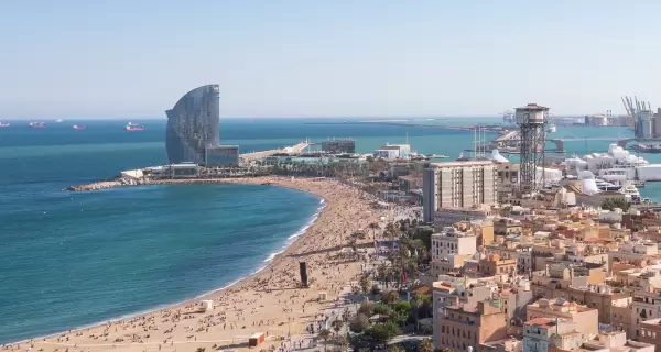 Descubre las playas de Barcelona, desde la Barceloneta hasta Mar Bella. Sol, mar, gastronom�a y ambiente mediterr�neo en la capital catalana.