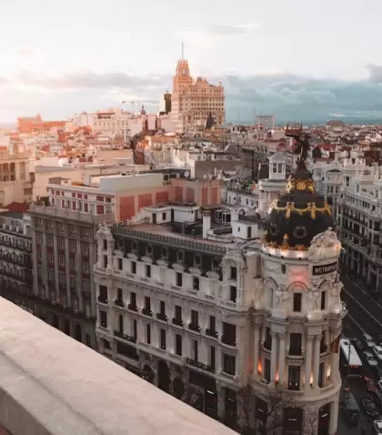 Foto de la Ciudad de Madrid durante el amanecer.