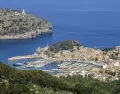 Puerto de S�ller, un cl�sico de la costa balear con encanto mediterr�neo.