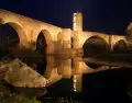 Besal�, uno de los pueblos medievales m�s emblem�ticos y fotog�nicos de Catalu�a.