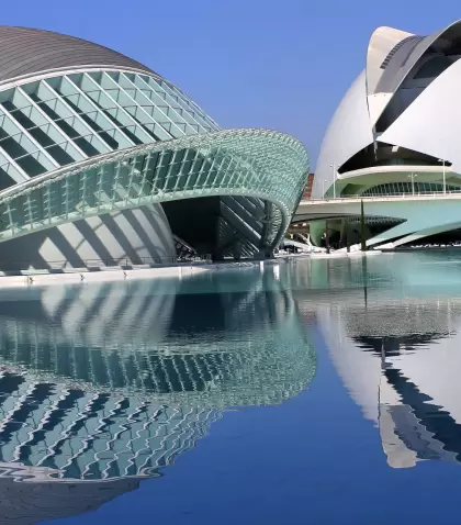 La Ciudad de las Artes y las Ciencias, emblema de la Valencia moderna y creativa.