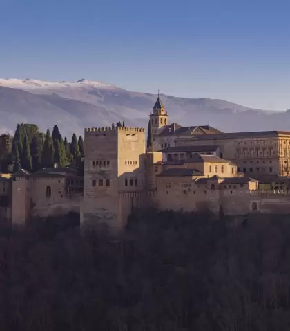 El Mirador de San Nicol�s, uno de los lugares m�s ic�nicos para contemplar la Alhambra y Sierra Nevada.