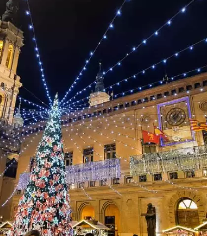 La Plaza del Pilar es el centro del ambiente navide�o en Zaragoza.