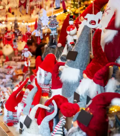 Los mercados navide�os transforman el centro de Valencia durante diciembre.