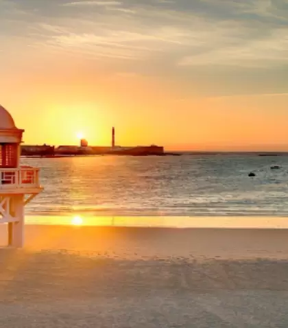 La Caleta es la playa m�s emblem�tica del casco hist�rico.