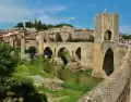 Besal� es una parada clave en las rutas culturales por Girona.