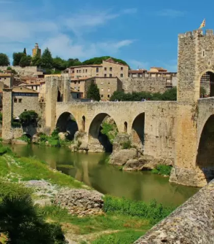 Besal� es una parada clave en las rutas culturales por Girona.