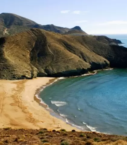 El Cabo de Gata conserva algunas de las playas m�s naturales del Mediterr�neo.