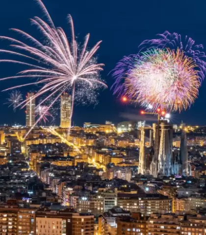 Barcelona ofrece opciones festivas y paseos urbanos para despedir el a�o.