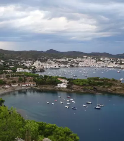 La bah�a define la relaci�n hist�rica del pueblo con el mar.