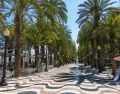Explanada de Espa�a en Alicante, destinto que ofrece mar y clima suave durante el invierno.