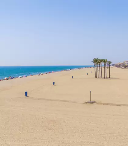 Playa Serena permite largas caminatas junto al Mediterr�neo.