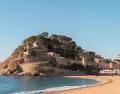 Tossa de Mar combina murallas medievales y mar en invierno.