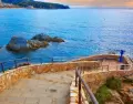 Los caminos de ronda permiten recorrer la costa a pie.