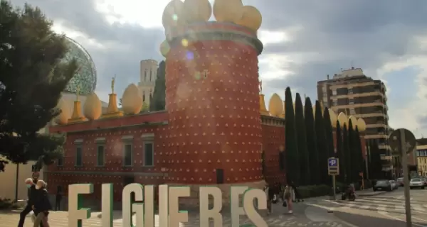 El Teatro-Museo Dal� es el principal atractivo cultural de Figueres.