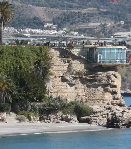 El Balc�n de Europa ofrece vistas �nicas al Mediterr�neo.