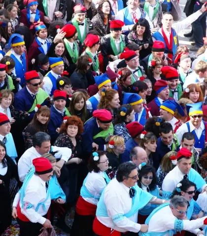 Durante el Carnaval, distintas ciudades de Espa�a se transforman en grandes escenarios festivos.