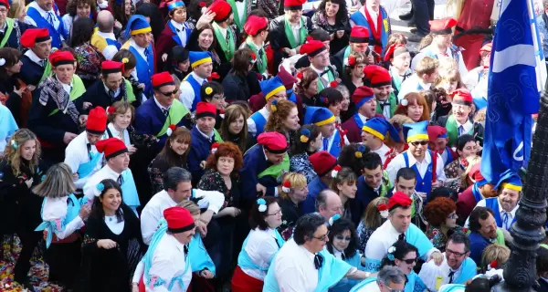 Durante el Carnaval, distintas ciudades de Espa�a se transforman en grandes escenarios festivos.