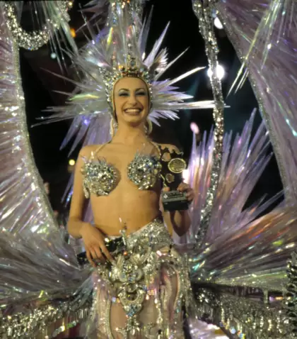El Carnaval transforma distintas ciudades de Espa�a en escenarios festivos ideales para una escapada.