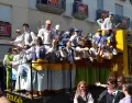 Las chirigotas llenan de humor y m�sica las calles de C�diz durante el Carnaval.