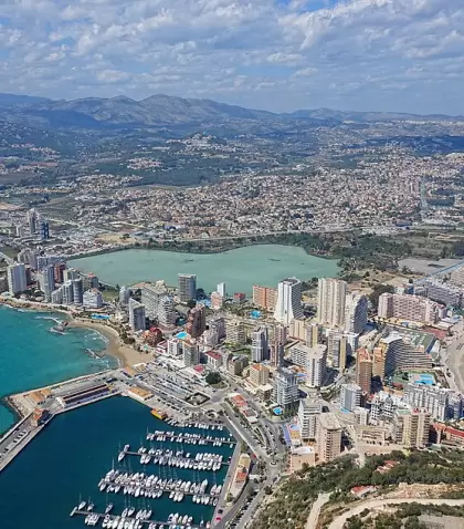 El Pe��n de Ifach domina el paisaje de Calpe y es uno de los grandes iconos de la Costa Blanca.