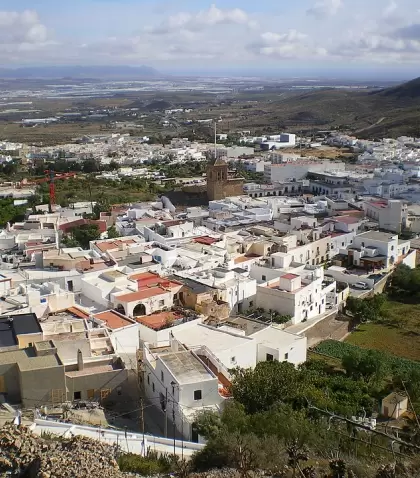 N�jar conserva la esencia de los pueblos blancos andaluces junto a un entorno natural �nico.