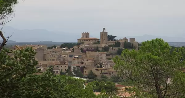 Pals conserva un casco medieval �nico rodeado de arrozales y paisaje rural.
