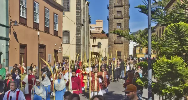 Procesi�n de Semana Santa en Tenerife en el casco hist�rico de La Laguna.