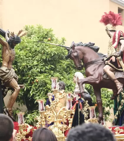 Procesi�n de Semana Santa en Sevilla durante las celebraciones andaluzas.
