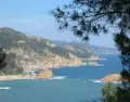Cala de aguas turquesas en la Costa Brava en un d�a de primavera.