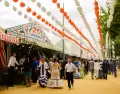 Feria de Abril en Andaluc�a, Espa�a, con sus tradicionales casetas donde se disfrutan platos de pesca�to frito, jam�n y vasos de rebujito.