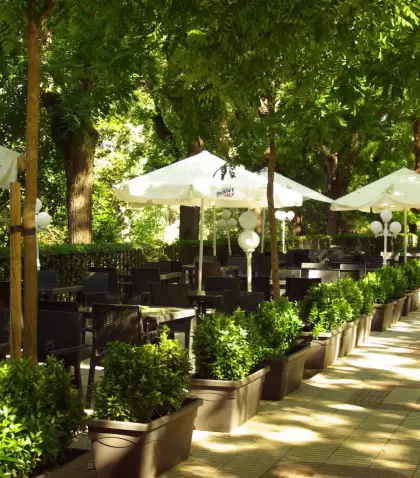 Las terrazas de Madrid muestran en abril su cara m�s agradable: mesas al sol, aire templado y el ritmo justo para disfrutar sin agobios.
