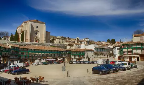 Plaza Mayor de Chinch�n, una de las escapadas cerca de Madrid en primavera