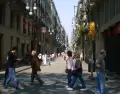 En abril, Barcelona se recorre mejor: clima suave, menos gente y calles llenas de vida.