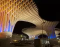 En Sevilla, mayo combina ambiente vibrante y primeros calores bajo el Metropol Parasol.