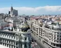 Ciudad intensa o ritmo junto al mar: en mayo, elegir bien define tu experiencia.