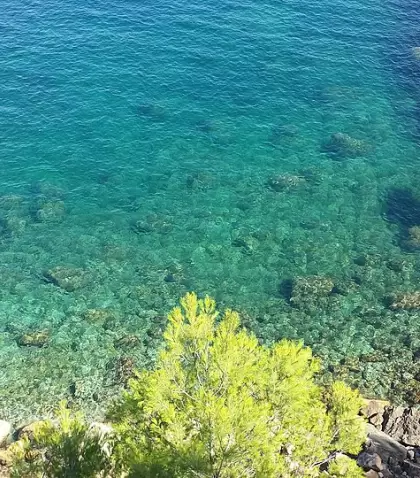 Calas tranquilas y clima suave: la Costa Brava en abril se disfruta sin prisas.