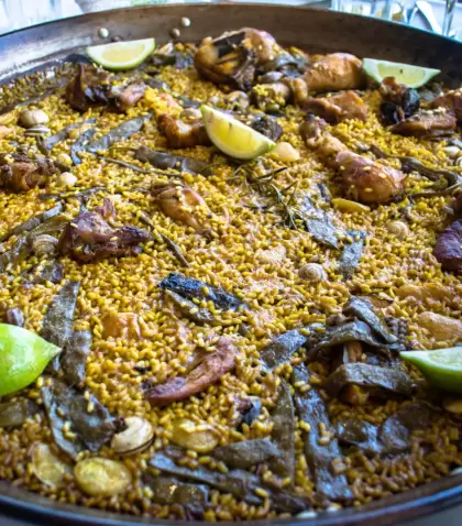 Arroz frente al mar, sol suave y mesas sin espera: en abril, Valencia se disfruta con calma... y sabe mucho mejor.