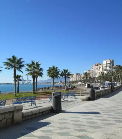 M�laga en mayo: paseo mar�timo, terrazas y clima ideal antes del verano intenso.