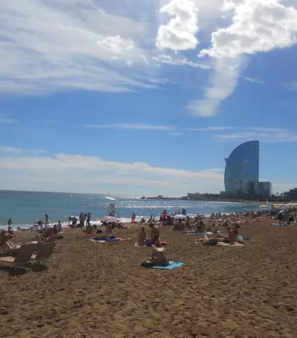 Playa de Barcelona en junio, con ambiente de verano y una ciudad todav�a m�s disfrutable que en pleno julio.